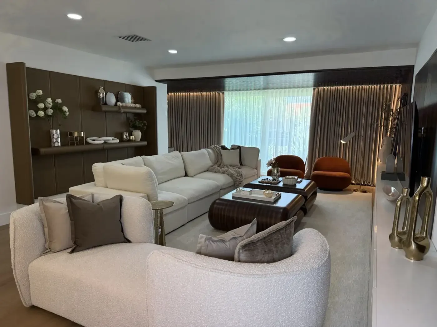 San Souci Residence — full living room with slatted ceiling, cream sectional and sculptural coffee tables.